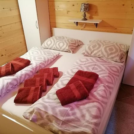 Apartma Suzy Pobegi Exteriör bild