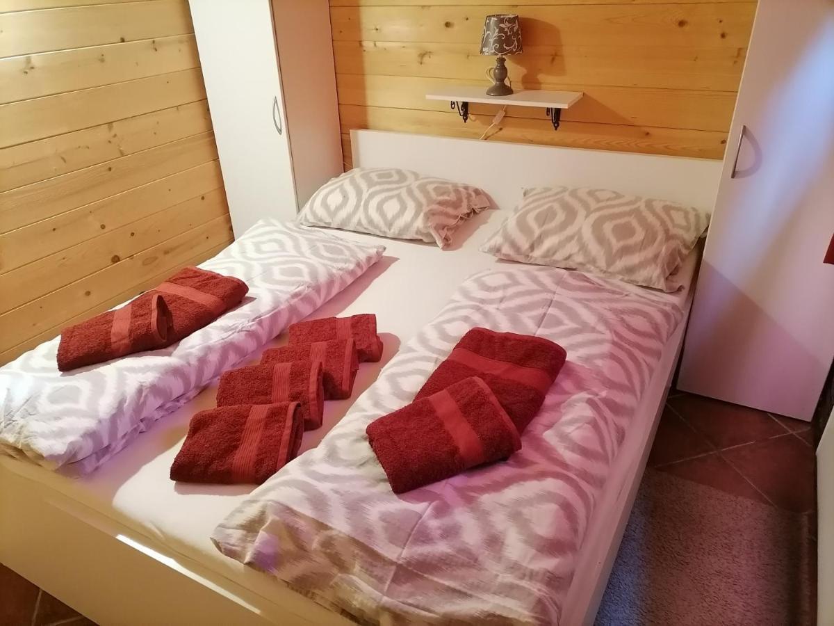 Apartma Suzy Pobegi Exteriör bild